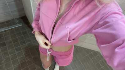 18/Babe/Blonde Amateur Pornhub Model and OF Creator <3. Made my page free for a week <3