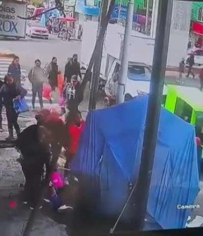 Hey!!, no mame doña, apenas iba a comprar mi guajolota