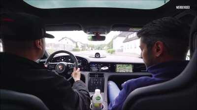 Aus dem heutigen JP Performance Video. 142 km/h Innerorts. Mittlerweile wurde das Video ohne diese Szene neu hochgeladen.