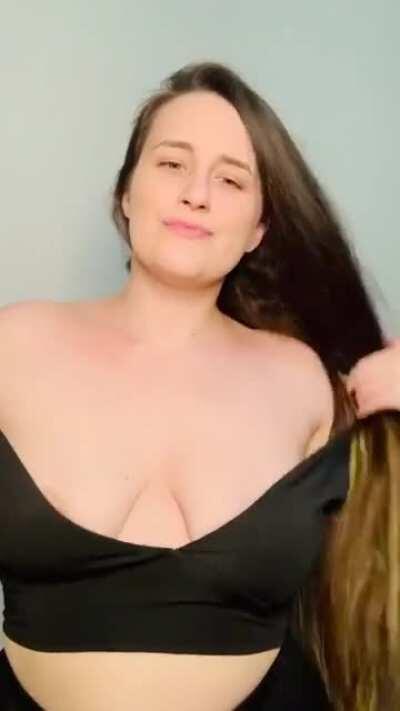 Just a horny mom with DDD’s