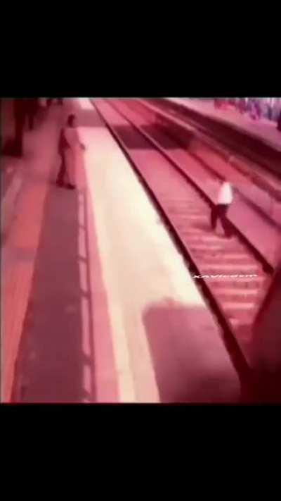 Lucky man get happy slaps.