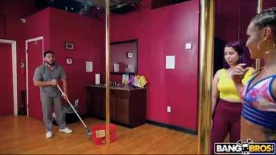 Kelsi Twerks On A Cock