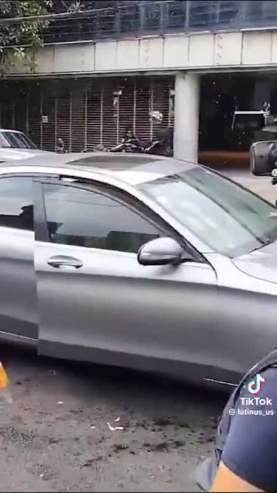 Racist Argentine woman leaves court after being accused of making racist remarks toward a police officer in Mexico City.