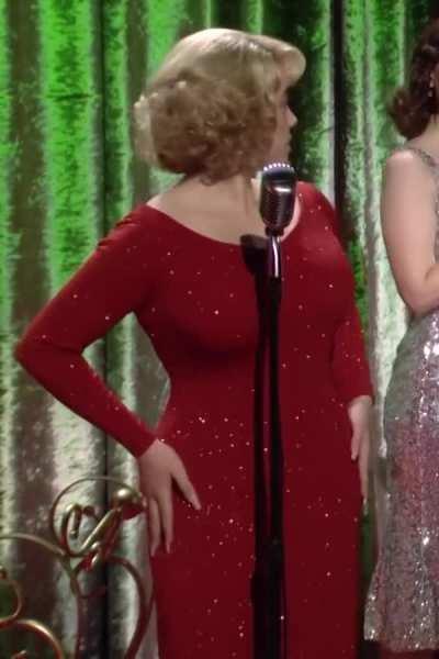 Billie Eilish has got that perfect hourglass figure