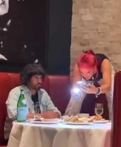 Куда пакли тянешь, я ещё в инсту пост не запилила.