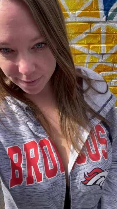 A little nude art for art alley! [gif]