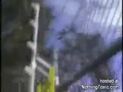 Electric fence warning sign: 