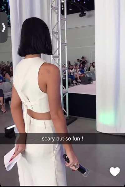 More of her in those pants 😍