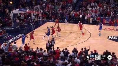 [Highlight] McCollum misses the shot to make it a two-possession game and Doncic cuts the lead to 1 with 4 secs left