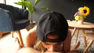 smokin' hot babe throws her head down for a throatpie