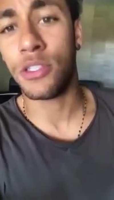 Neymar fechadão com muquinha