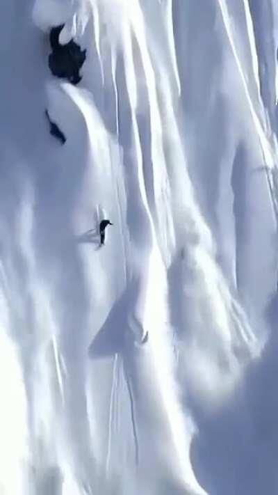 Amazing capture of this snowboarder