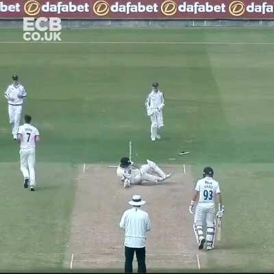 Beautiful yorker from Matty Fisher