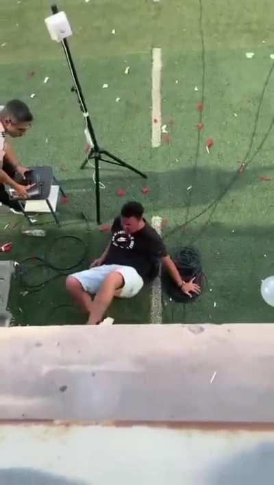 wcgw jumping down to the field