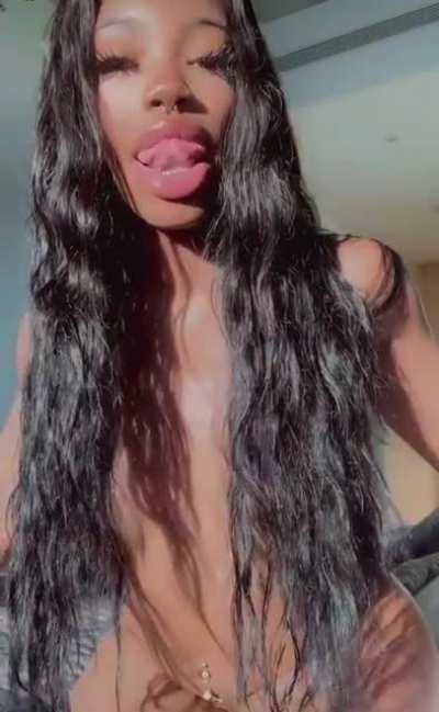 Her Instagram @yummishiii