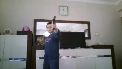 Sunucuma gelip dm den reklam yapan veledi buldum ana avrat küfür ediyordu bana youtube kanalına girdim yaşı kaç diye brawl stars youtuberiymiş son videosuda bu izlerken gülmekten sıçtım 10 yaşındaki çocuk discordan ana avrat sövüyor bu video ne amk FSODNF