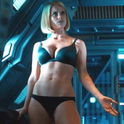 Star Trek Into Darkness Hot Scene!