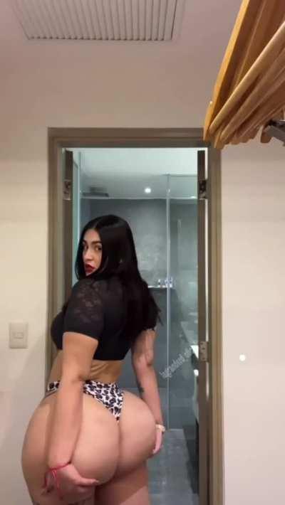 Thicc ass Latina