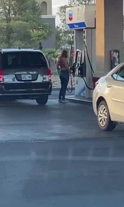 HMC While i try to pump gas