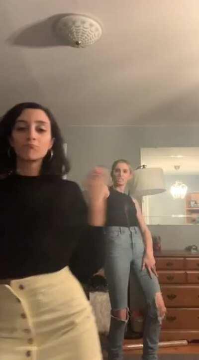 Does anyone know her @?