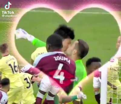 Always knew Fabianski stayed a gunner at heart