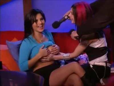 Bro made them play with each other on the podcast 💀🫡