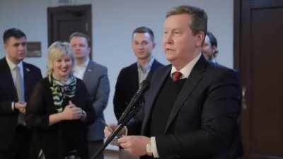 На рф даже благотворительные акции превратили в говно. На видео — депутат госдумы Олег Нилов на акции 