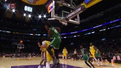 [Highlight] Dennis Schroder lobs it up to Robert 