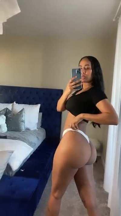 Ashley Chanel (@ashleyychanel)