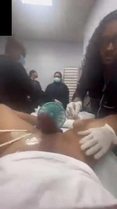 Sennass working as a part-time instructor at the Waxkali School of Slayful Waxing 🤩