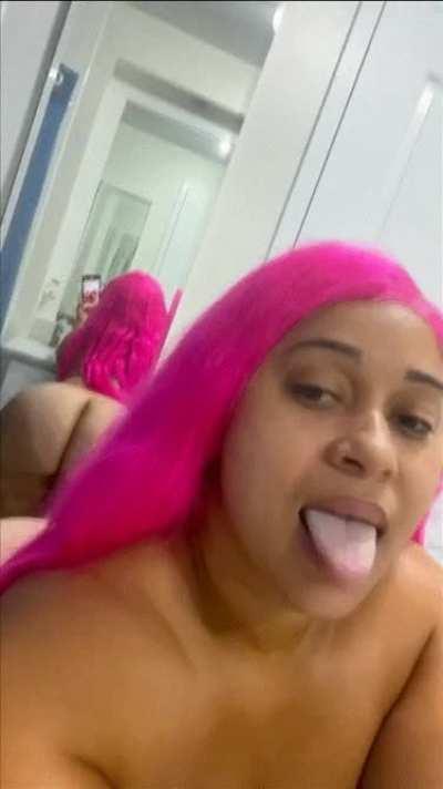 PinkyXXX Booty And Tongue Tease 👅🍑