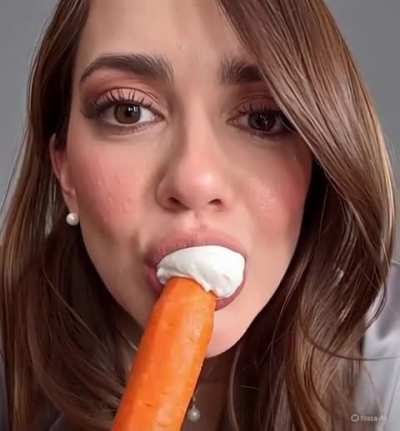 Que sentirian si Karla les hace esto en la punta de la verga y al cuanto rato se correrían???