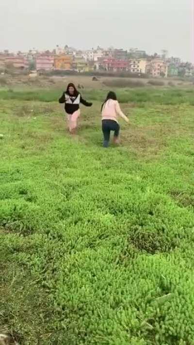 🤯 A squishy wavy squishy! (Girls on a bog in Kathmandu, Nepal.)