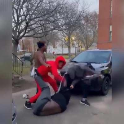 Dude sprays mace in a car with kids inside