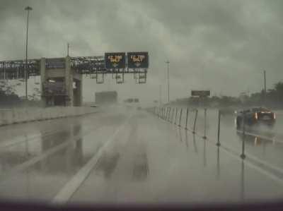 Houston Hydroplane on I-10 east, just before 610 - 5.16.2021 @ 3:11 pm! Reminder to take it easy in the rain!