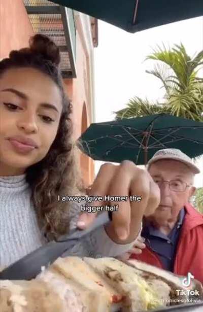 This wholesome friendship with her 91 year old neighbour!