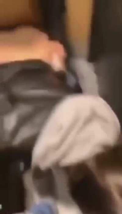 Geiles Teen wird durchgenommen[dc in Kommis]