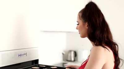 marta is making muffins