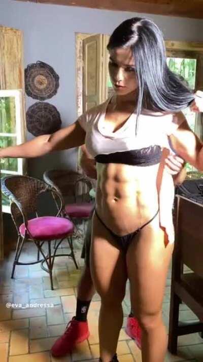 How he can control himself and ain't fuck her ? 🤔