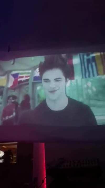 WCGW not setting the projector screen correctly