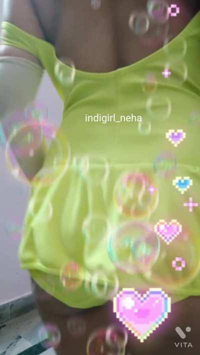 A good slut girl always have her tits on display 😊