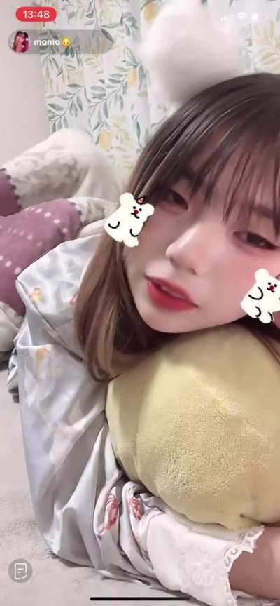 japanese girl knows that we want her feet 