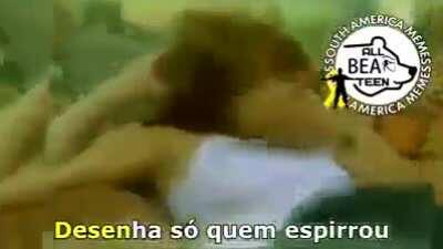 kkkkkkkkkkk tenta cantar junto parece q vc ta cantando certinho a musica original