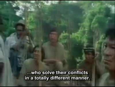 Klaus Kinski loses his mind during the production of Fitzcarraldo, while director Werner Herzog calmly narrates it.