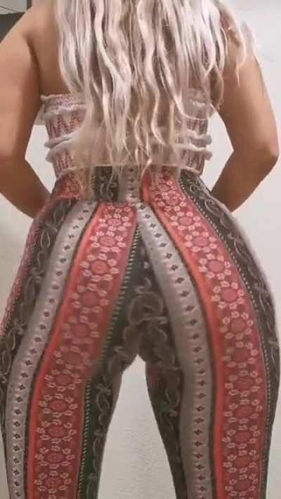 Double cheeked up on a Thursday afternoon! 🍑