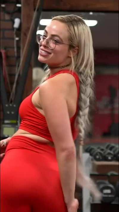 It’s all about those angles 🍑