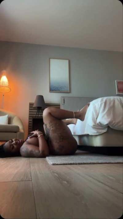 (@5footfunsize) Nip slips during a photo shoot