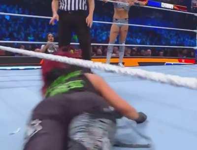 Bayley 🍑 rollover (WWE SmackDown - 11/24/2023)