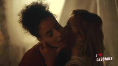 Laura De Geest & Nadia Abdelouafi (Roomies - s01e06)