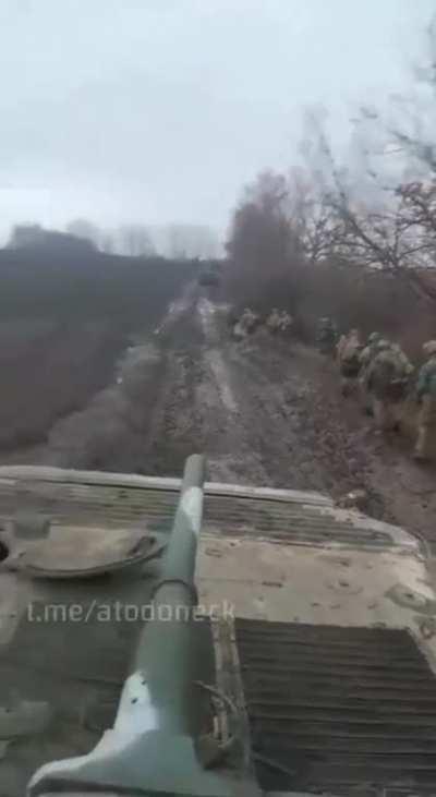 RU pov.Ukrainian soldiers evacuating from Artemovsk on foot alongside apc's